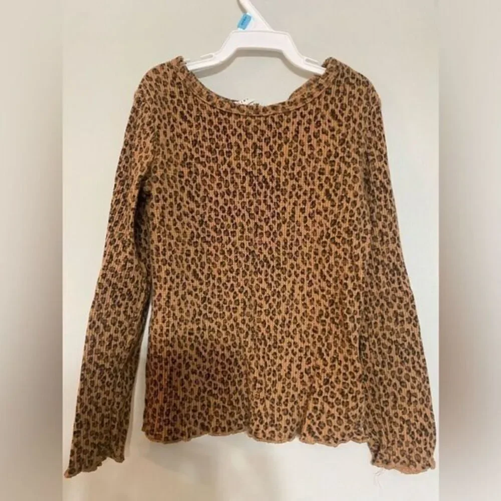 - Gap girls size‎ small long sleeve cheetah print top